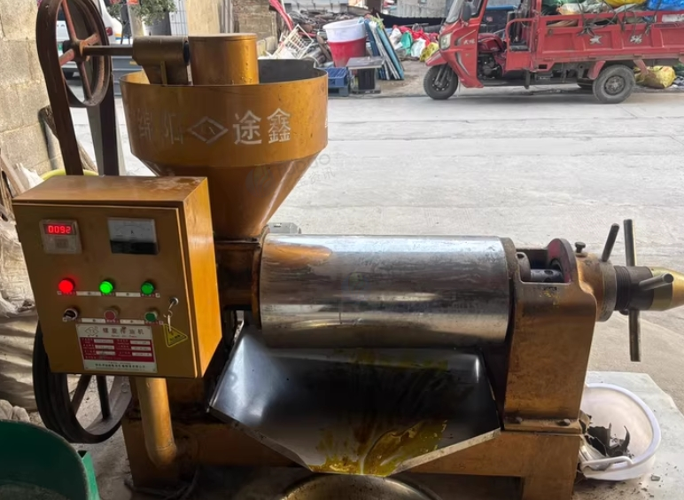 黔南地区处理榨油机设备、榨油机、破碎锤、搅拌机等