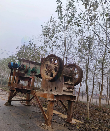 荆门地区工厂处理47破1台、1.5*4.5m直线振动筛2台