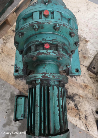 大连地区处理英格索兰空压机、多台减速机、电机