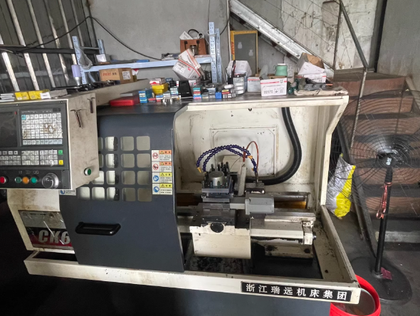 泰州地区工厂处理瑞远CK6130数控车床2台、SK320数控车床1台