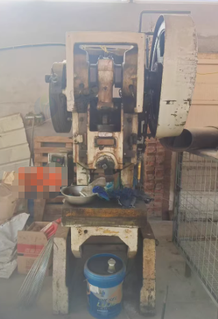 青岛地区处理2台冲床