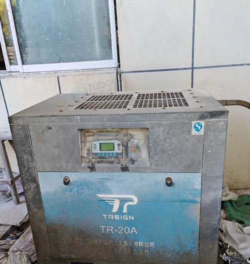 泰州地区工厂处理37KW高速分散机1台、7.5KW高速分散机1台、15KW空压机一套、3T合力叉车1台