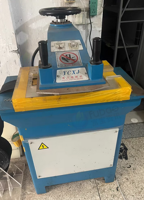 金华地区个人处理摇臂式液压裁断机、发帖材料等