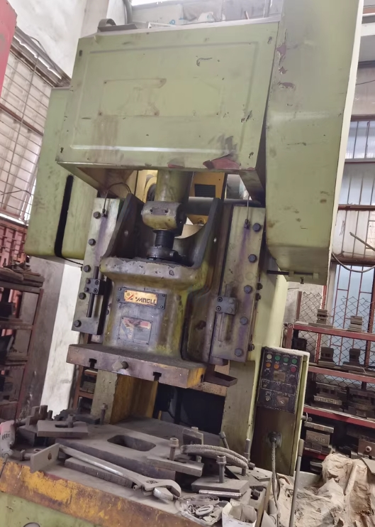 东莞地区工厂处理扬力FZ21-125开式固定台压力机