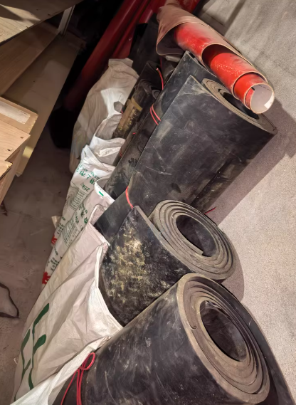 绍兴地区处理一厘米厚橡胶垫、电动雨棚、水平仪、角磨机、电缆等