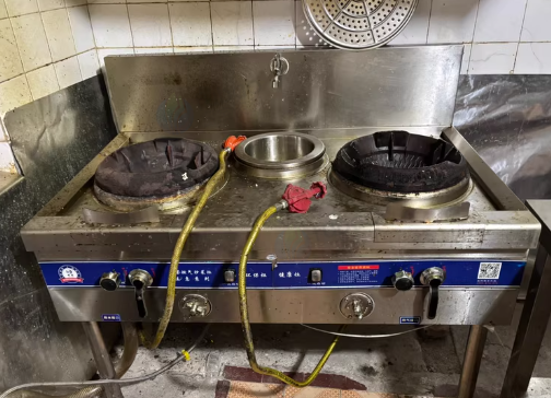 嘉兴地区处理不锈钢工作台、双灶燃气灶、液化气猛火灶、商用浆渣分离磨浆机