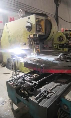 衡水地区个人处理63吨扬力气动离合深喉口1250mm冲床