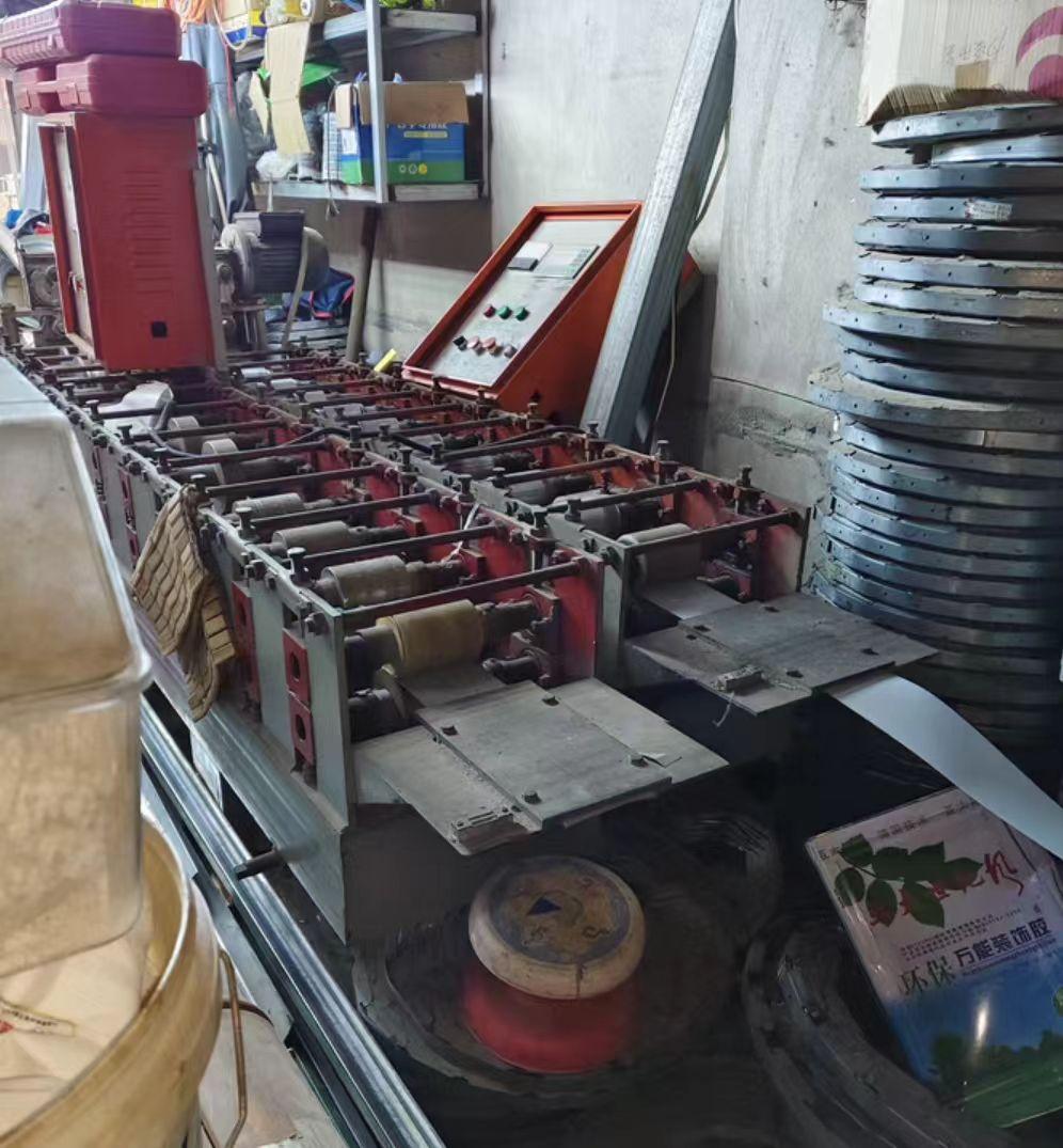 阜阳地区处理扣板机、龙骨机、叉车等广告扣板设备