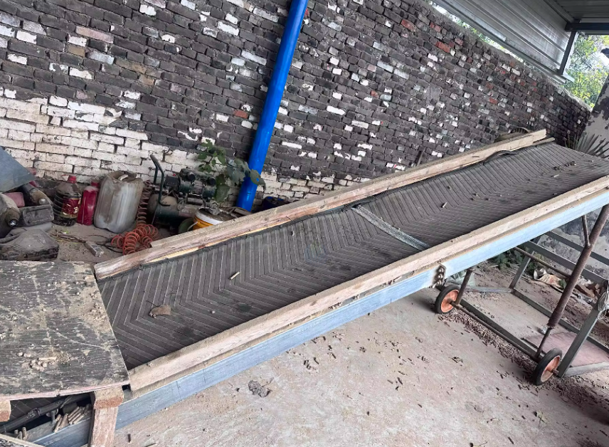 周口地区工厂处理55KW450平模颗粒机全套设备