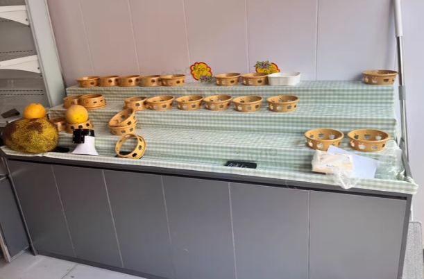 遵义地区处理水果店设备、展示柜、冷藏柜、收银台等