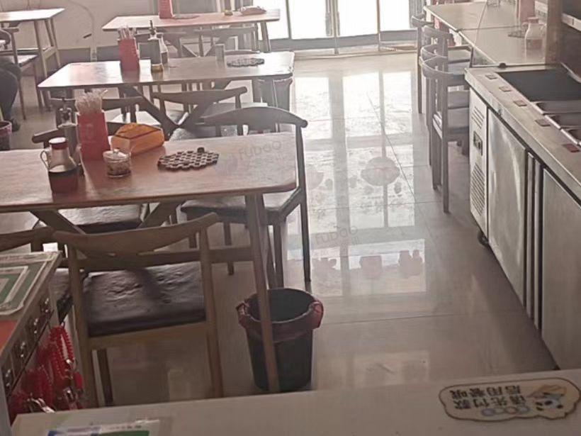 赤峰地区处理麻辣烫展示柜、四开门冰柜、和面机、消毒柜、油烟机等