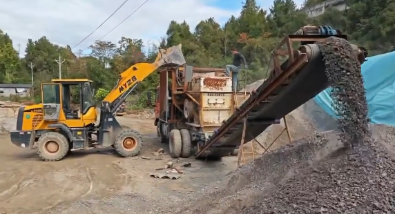 恩施地区处理1012移动破碎机