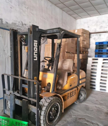 秦皇岛地区改行处理三辆货车、一辆叉车