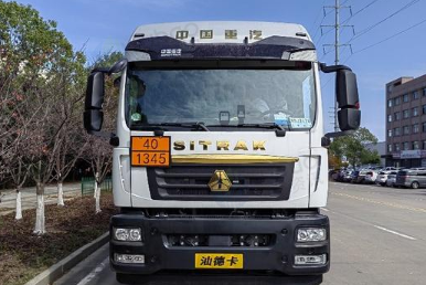 福州地区处理汕德卡三轴前四后四9米6易燃固体厢式车