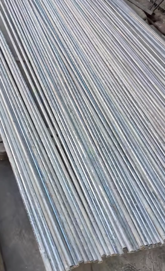 镇江地区处理全新电箱数十个、镀锌钢管约2T　　