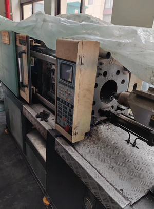 衢州地区处理工厂搬迁处理立式混合机颗粒烘干搅拌机、塑料颗粒连续抛光机、喂料机、注塑机等