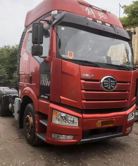 德阳地区处理解放J6P重型半挂牵引车