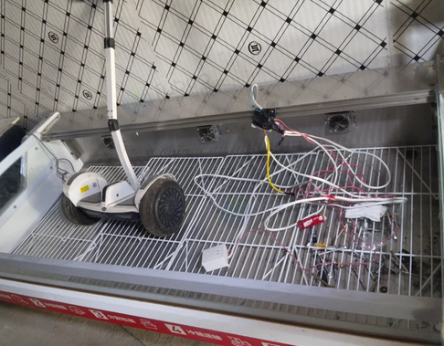 上海地区生鲜店处理猪肉展示柜、蔬菜水果架、空调等