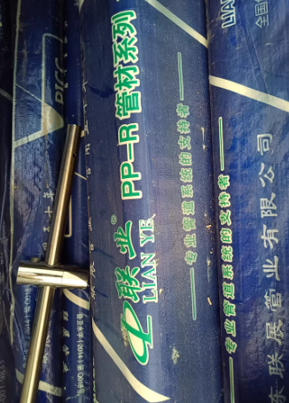 烟台地区处理1批管材及各种管件