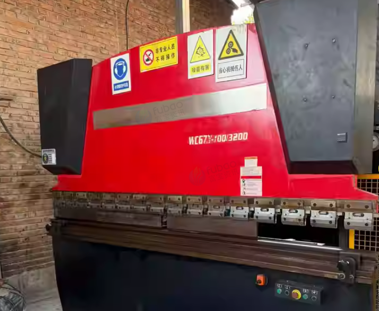 宿迁地区工厂处理扬力100吨3米2折弯机