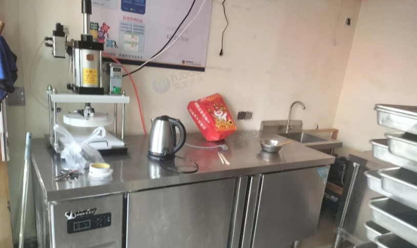 衡阳地区店铺处理斌辉和面机、康禾面包发酵箱、商用压饼机、淄博手抓饼机、直角15层面包架、双电机压缩机、操作台式冰箱、商用电烤箱等设备