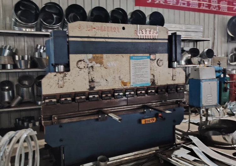 宿迁地区工厂处理2.5m折弯机