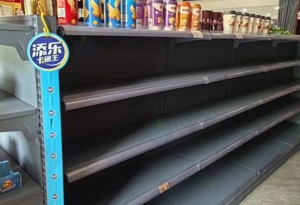 咸宁地区超市处理1批零食货架