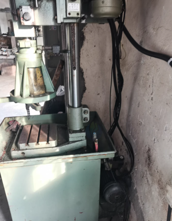 苏州地区工厂处理浙江华星0640小数控车床2台、台湾雅力大4轴液压钻孔机1台