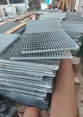 青岛地区处理1批镀锌钢格板