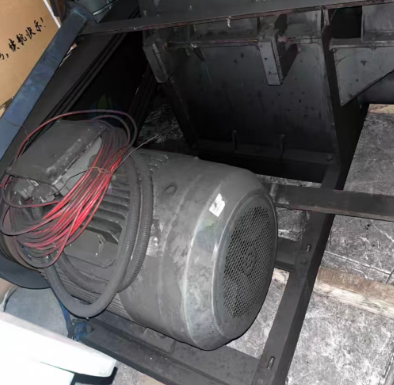 抚州地区工厂处理大型木炭粉碎机加除尘整套、大型卧式碳化炉2个