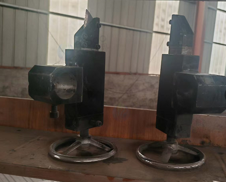 沧州地区处理挤出机刀架一套、工业储气罐一套