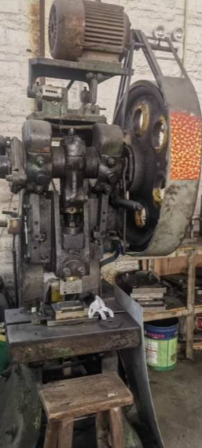 佛山地区工厂处理6台冲床12T一30T