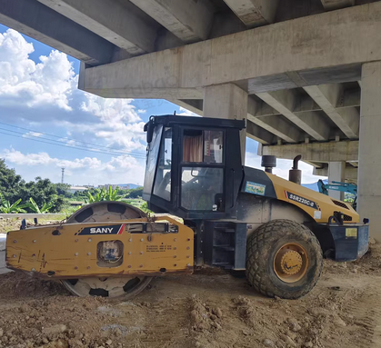 厦门地区处理三一重工SSR220C-8单钢轮压路机