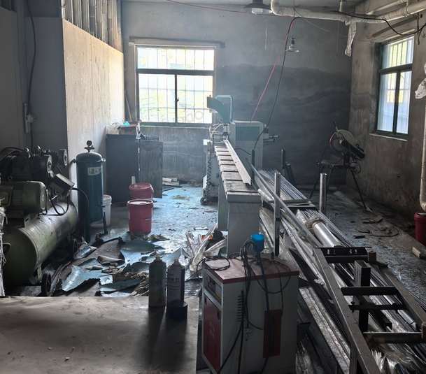 镇江地区工厂处理纱窗设备一批