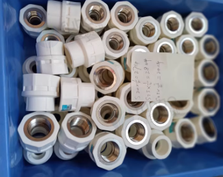 烟台地区处理1批管材及各种管件