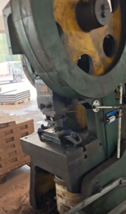 青岛地区公司处理冲床 剪板机 折弯机