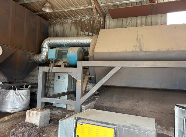 徐州地区工厂处理工业滚筒筛分设备1台、工业破碎机1台