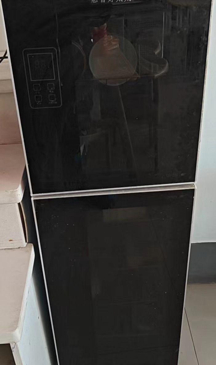 赤峰地区处理麻辣烫展示柜、四开门冰柜、和面机、消毒柜、油烟机等