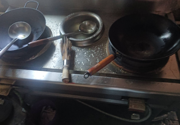 泉州地区个人处理空调2台、冰箱、展示柜、蒸饭柜