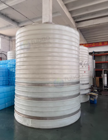 临沂地区工厂处理3吨不锈钢夹层锅 多台15吨PE塑料储水罐