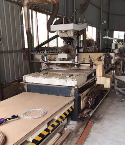 汕尾地区处理木工3排钻、开槽机、曲线手动封边机、侧孔机、封边机、4工序开料机、冷压机等