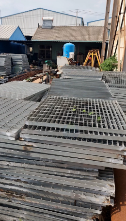 青岛地区处理1批镀锌钢格板