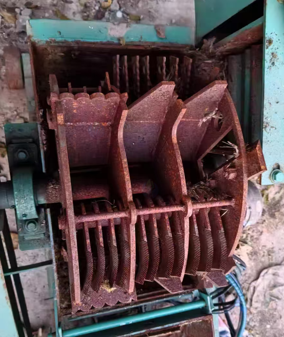 运城地区个人处理9ZF-2.0型牧草超细粉碎机、SMELE变频组合柜