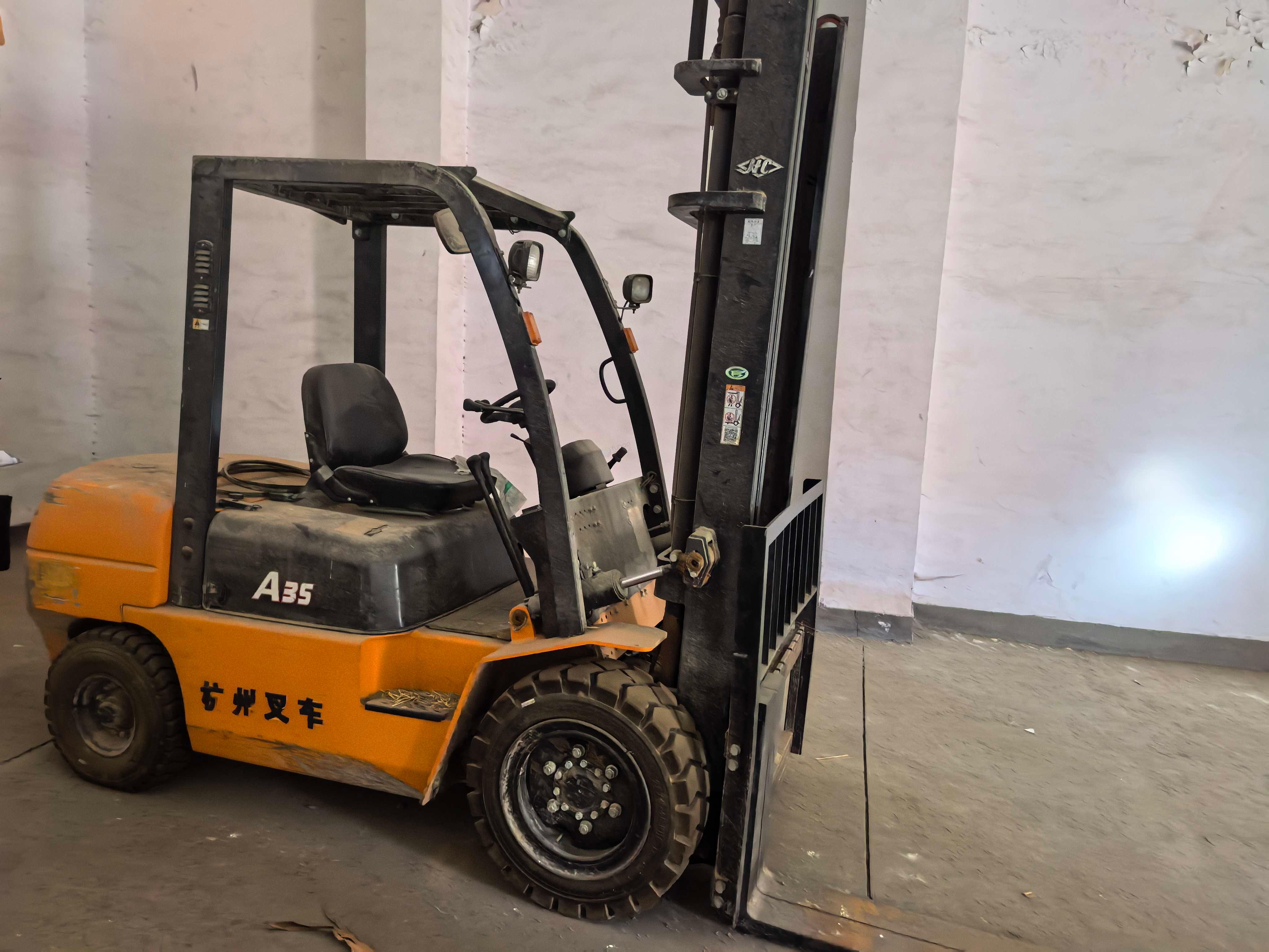 12月30日中卫两辆货车及一辆叉车转让公告