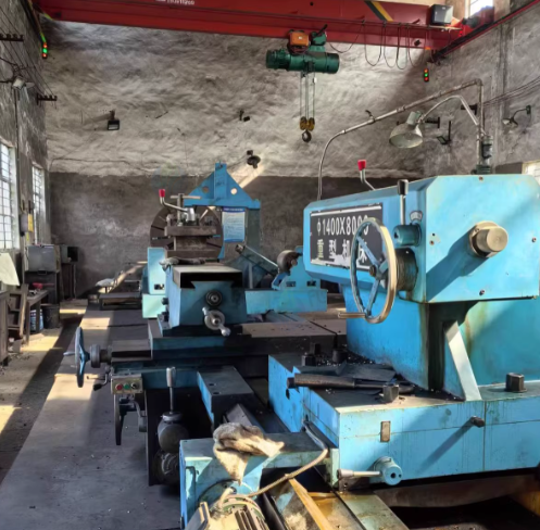 无锡地区工厂处理中捷611B/3镗床1台、CW61140卧车1台、50海克摇臂钻床1台