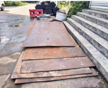 龙岩地区处理一批垫路钢板、通信电缆、镀锌钢管