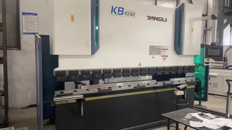 南京地区工厂处理扬力KB1032数控折弯机
