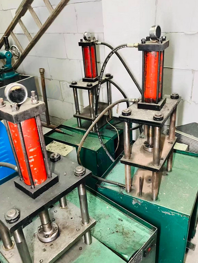 宁波地区个人处理振动筛、5吨液压机等