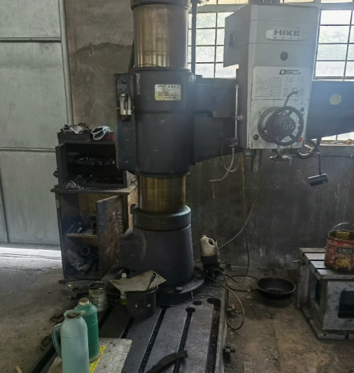 无锡地区工厂处理中捷611B/3镗床1台、CW61140卧车1台、50海克摇臂钻床1台