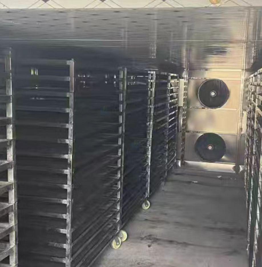 嘉兴地区处理空气能烘干房、爬坡输送机、2000L反应釜